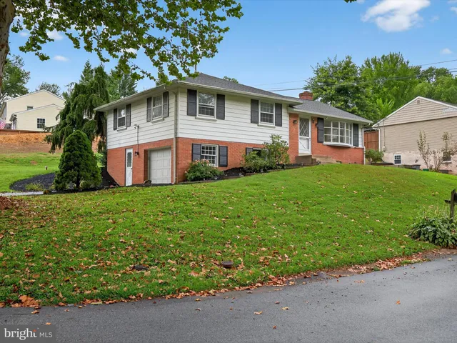 $399,000 | 880 Corvair Road, Lancaster, PA 17601