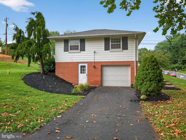 $399,000 | 880 Corvair Road, Lancaster, PA 17601