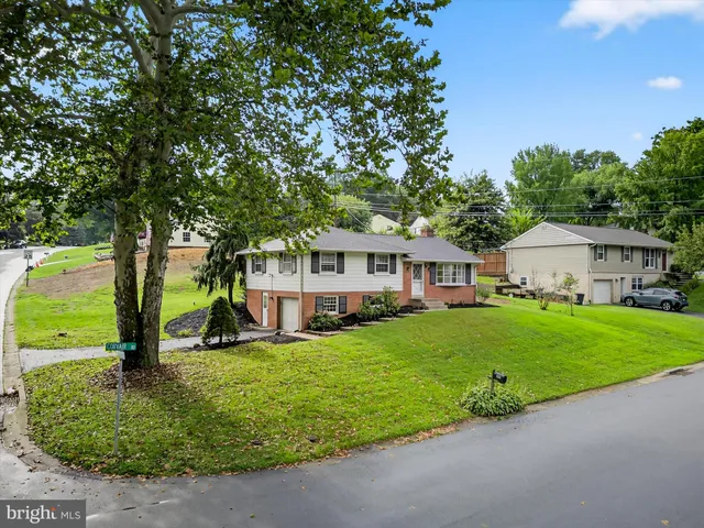 $399,000 | 880 Corvair Road, Lancaster, PA 17601