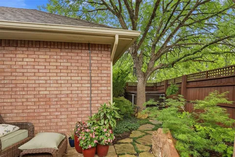 $495,000 | 6913 Allen Pl Drive, Fort Worth, TX 76116