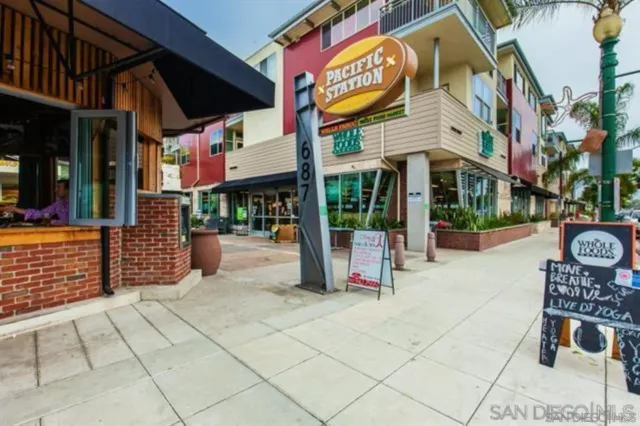 $3,600 | 687 South Coast Highway 101, Unit 305, Encinitas, CA 92024