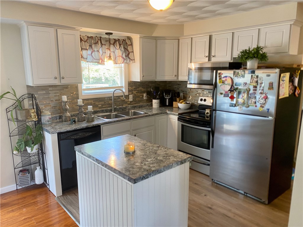 80 Dawson Avenue Warwick, RI 02888 - Photo 4 of 23