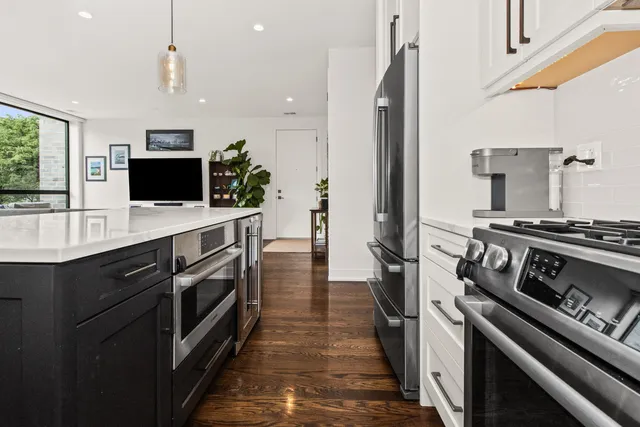 $749,900 | 3032 West Lyndale Street, Unit 2E, Chicago, IL 60647
