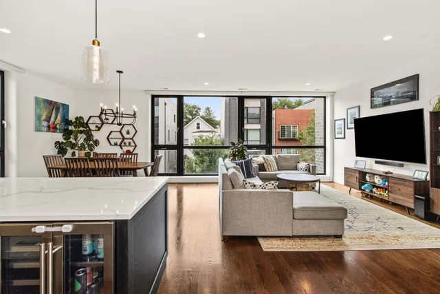 $749,900 | 3032 West Lyndale Street, Unit 2E, Chicago, IL 60647