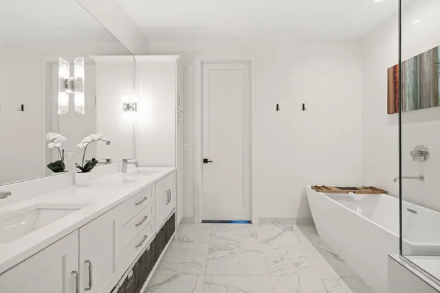 $749,900 | 3032 West Lyndale Street, Unit 2E, Chicago, IL 60647