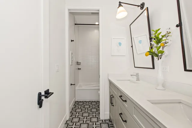 $749,900 | 3032 West Lyndale Street, Unit 2E, Chicago, IL 60647