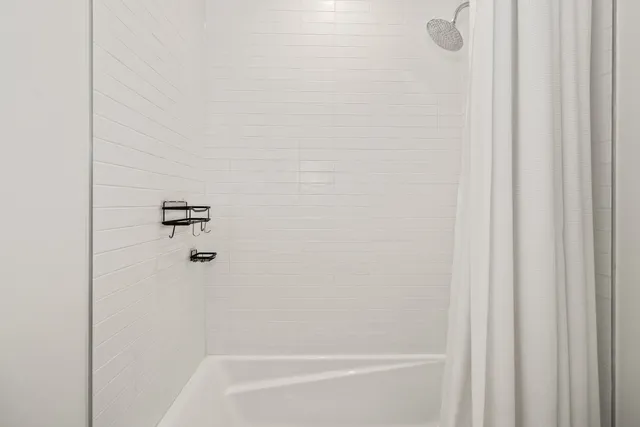 $749,900 | 3032 West Lyndale Street, Unit 2E, Chicago, IL 60647