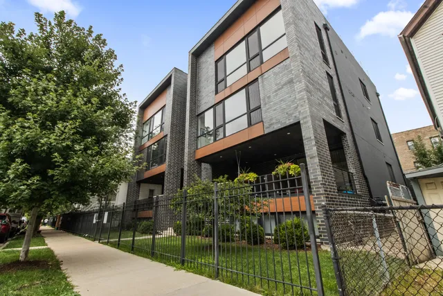 $749,900 | 3032 West Lyndale Street, Unit 2E, Chicago, IL 60647