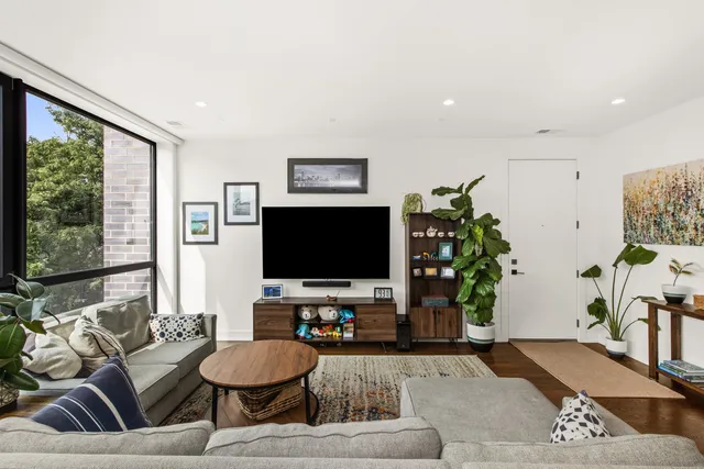 $749,900 | 3032 West Lyndale Street, Unit 2E, Chicago, IL 60647