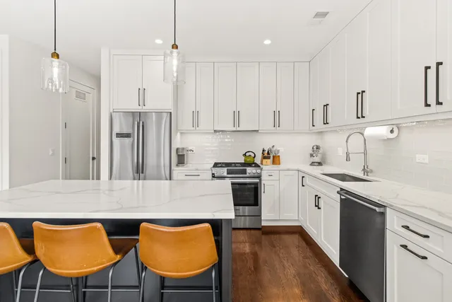 $749,900 | 3032 West Lyndale Street, Unit 2E, Chicago, IL 60647