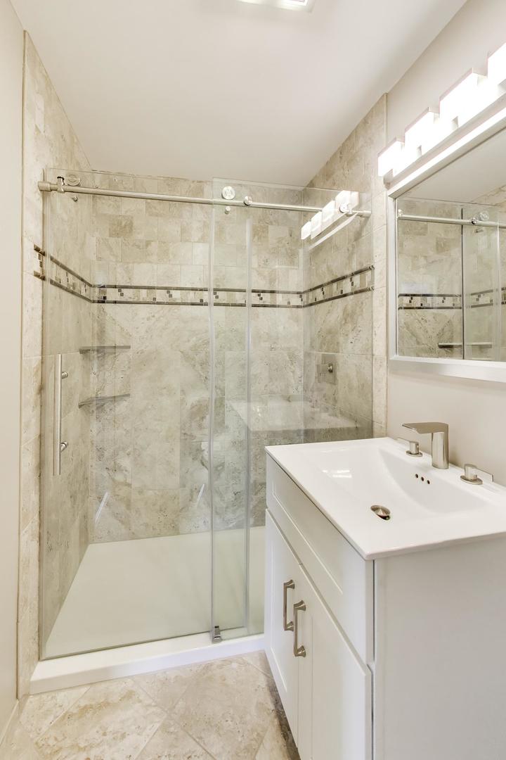 6301 North Sheridan Road, Unit 4G Chicago, IL 60660 - Photo 16 of 30