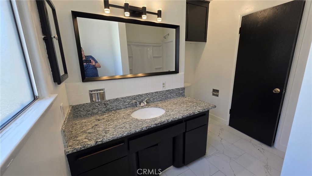 6034 South Kings Road Los Angeles, CA 90056 - Photo 11 of 22