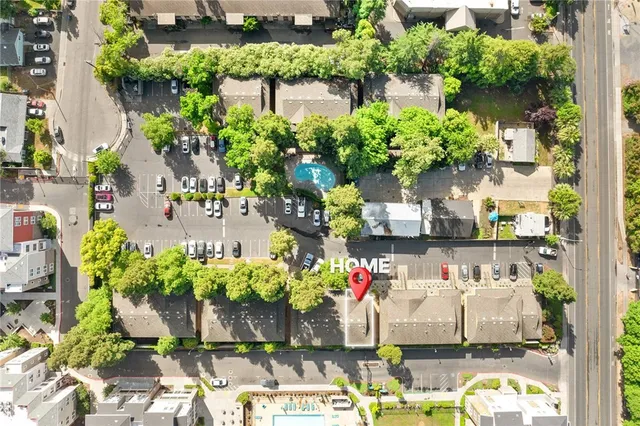 a view of yard with green space