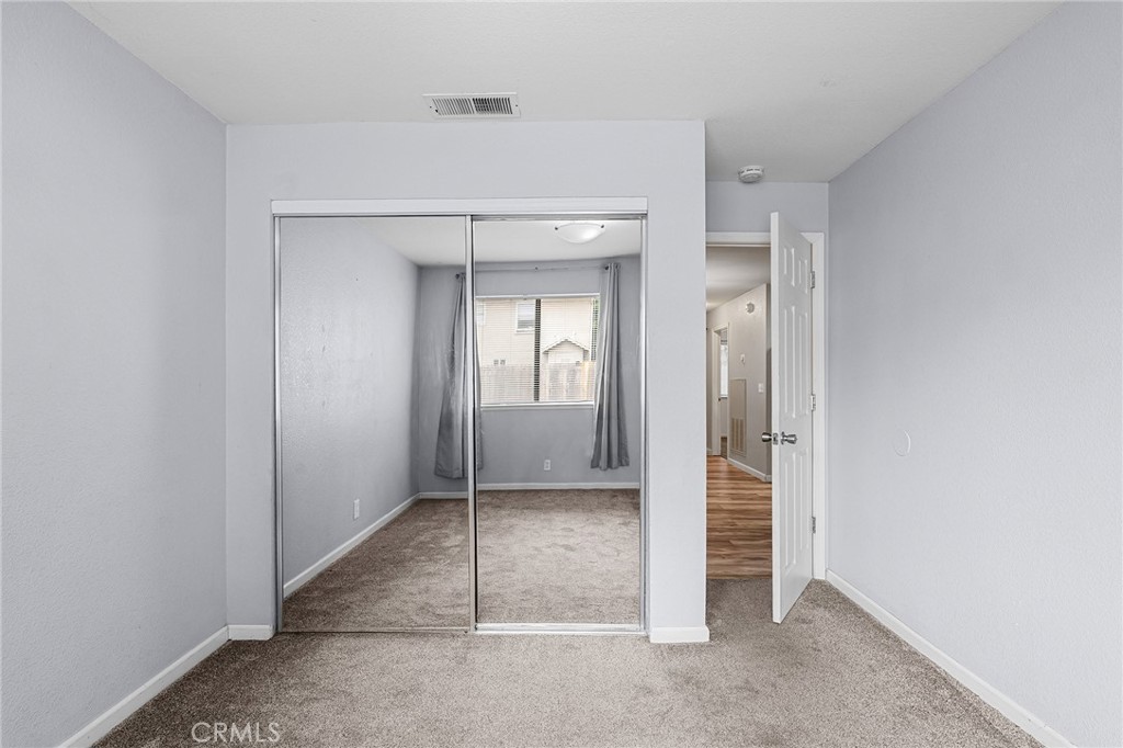 1114 Nord Avenue, Unit 11 Chico, CA 95926 - Photo 33 of 47 an empty room with mirror in it