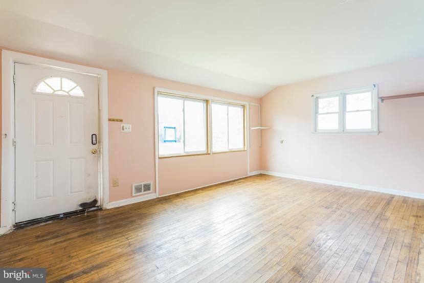 6930 Decatur Street Hyattsville, MD 20784 - Photo 4 of 21 Interior (General)