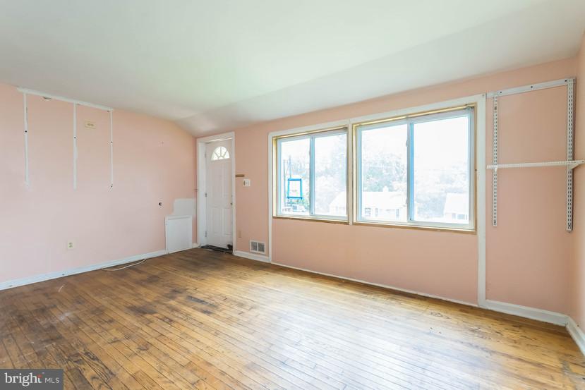6930 Decatur Street Hyattsville, MD 20784 - Photo 5 of 21 Interior (General)