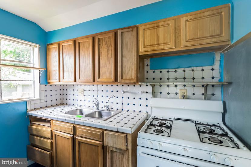 6930 Decatur Street Hyattsville, MD 20784 - Photo 8 of 21 Interior (General)