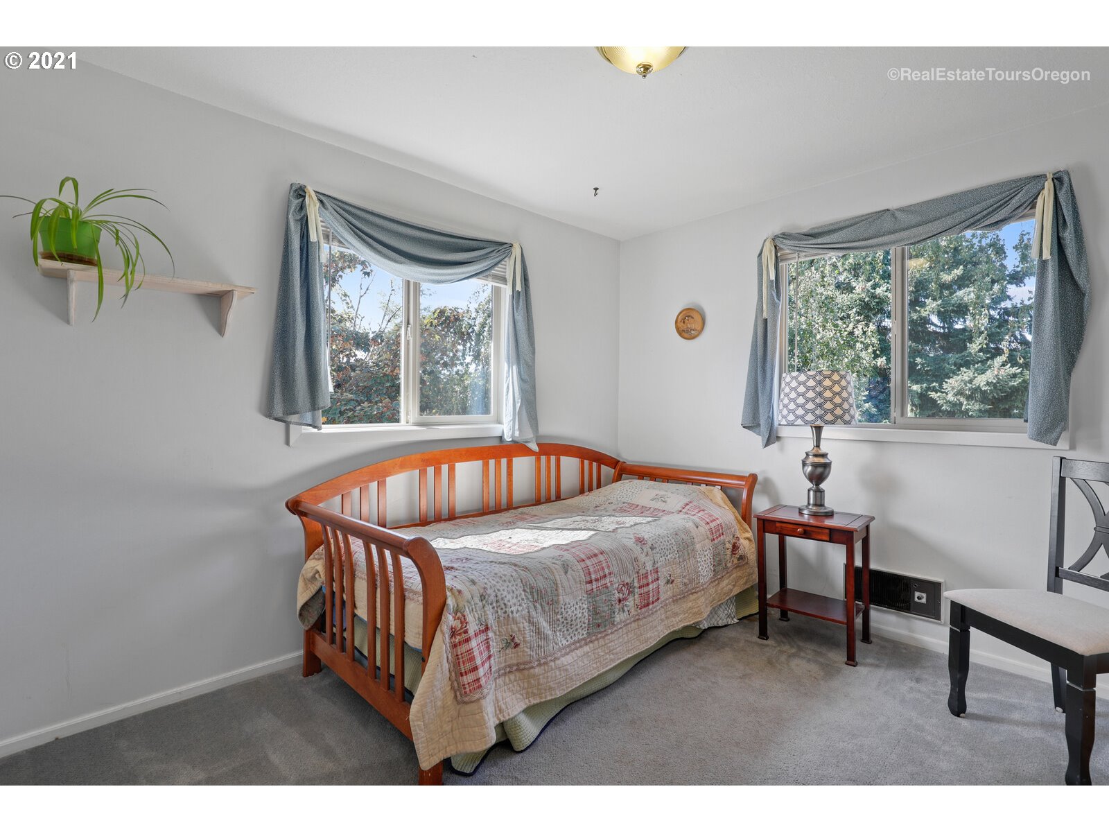 40965 Southwest Vandehey Road Gaston, OR 97119 - Photo 14 of 32 a bedroom with a bed table and a window