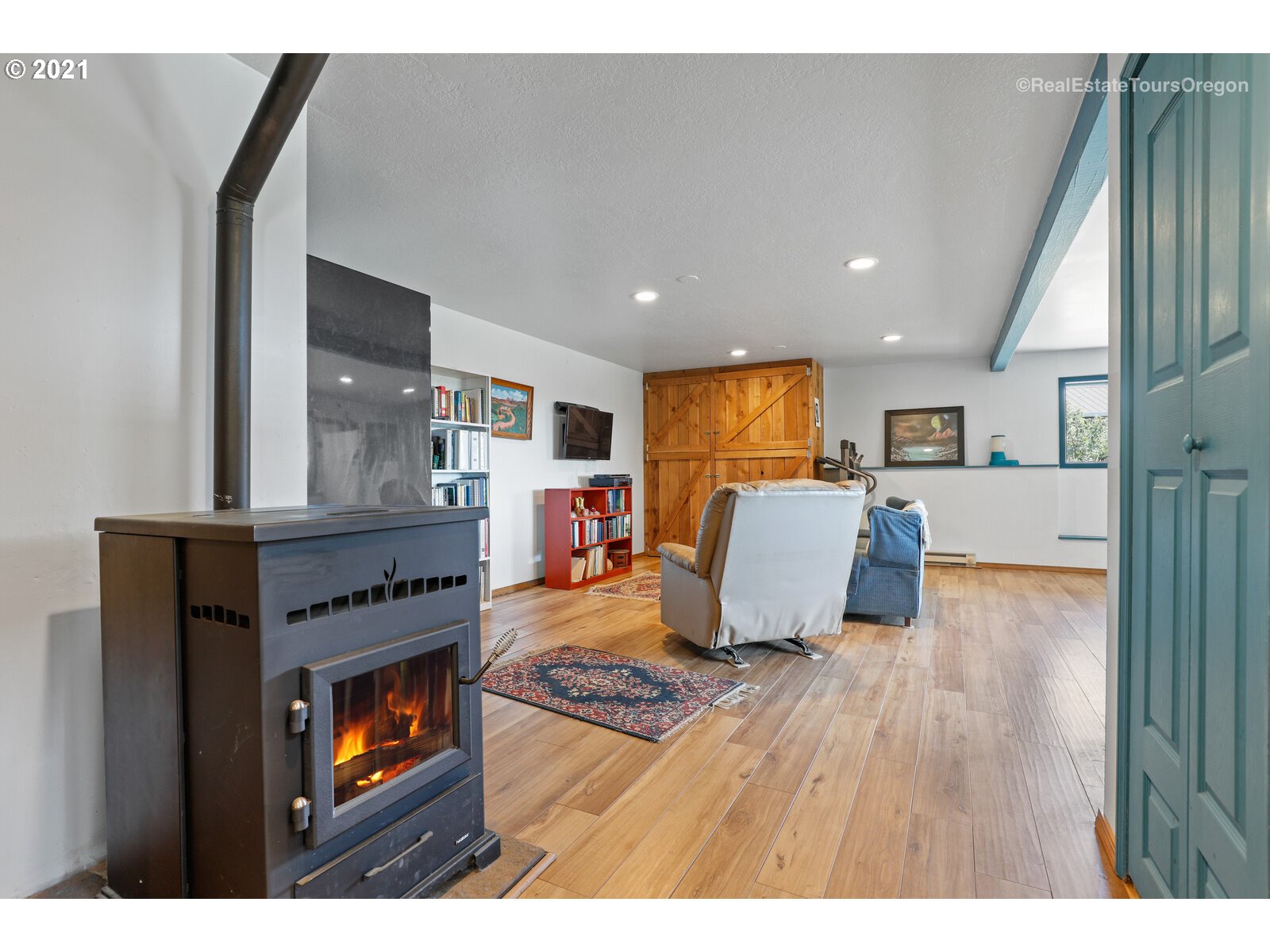 40965 Southwest Vandehey Road Gaston, OR 97119 - Photo 17 of 32 a living room with furniture and a fireplace