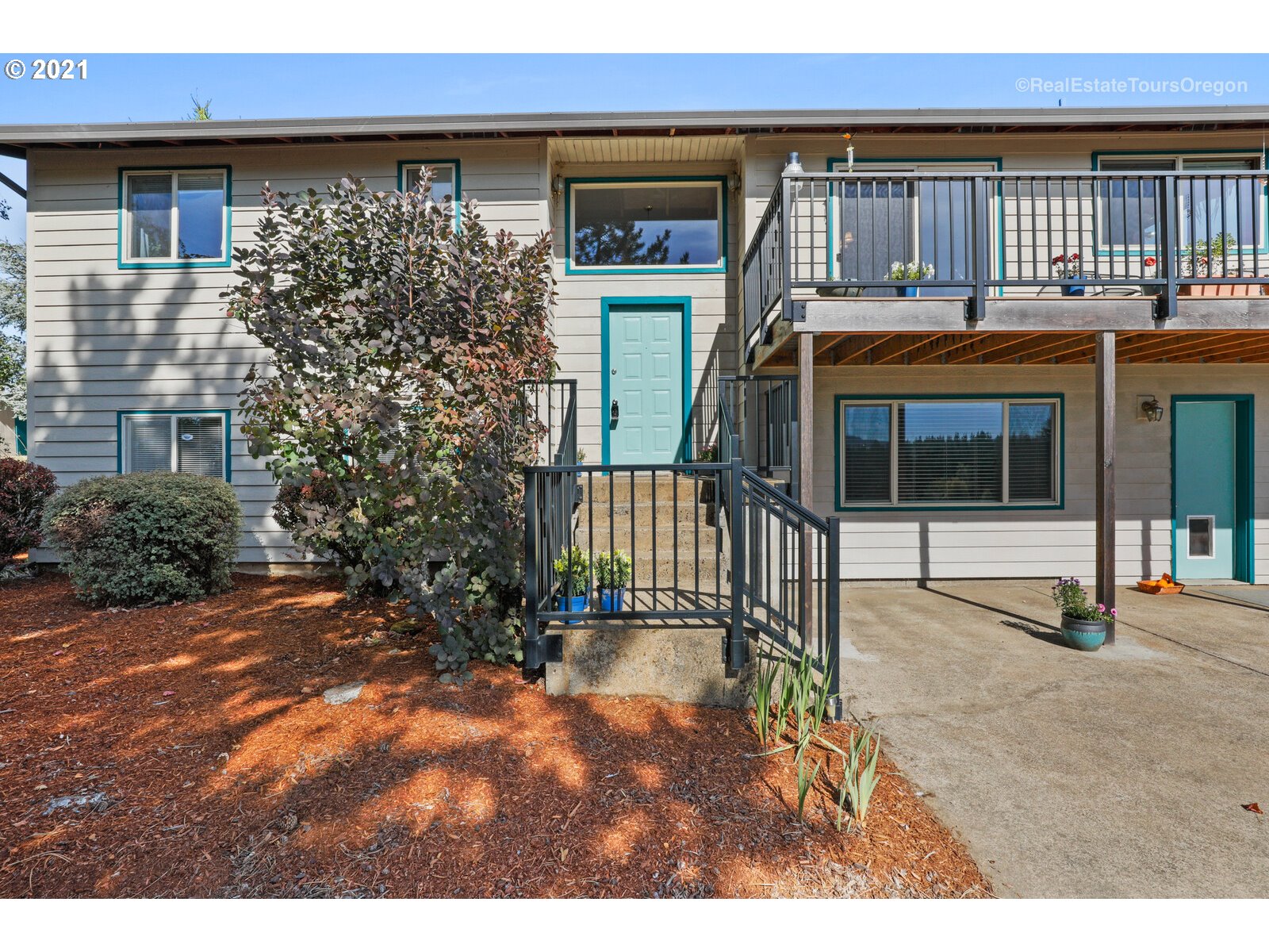 40965 Southwest Vandehey Road Gaston, OR 97119 - Photo 3 of 32 a view of front door of house