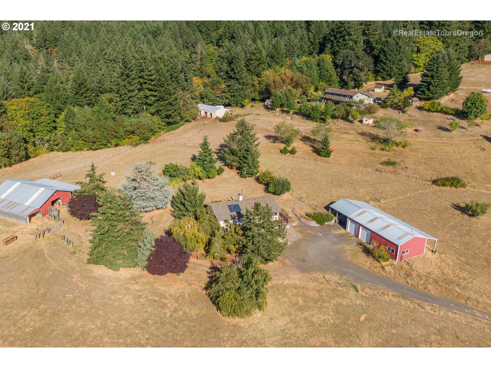 40965 Southwest Vandehey Road Gaston, OR 97119 - Photo 31 of 32 a view of a backyard of the house