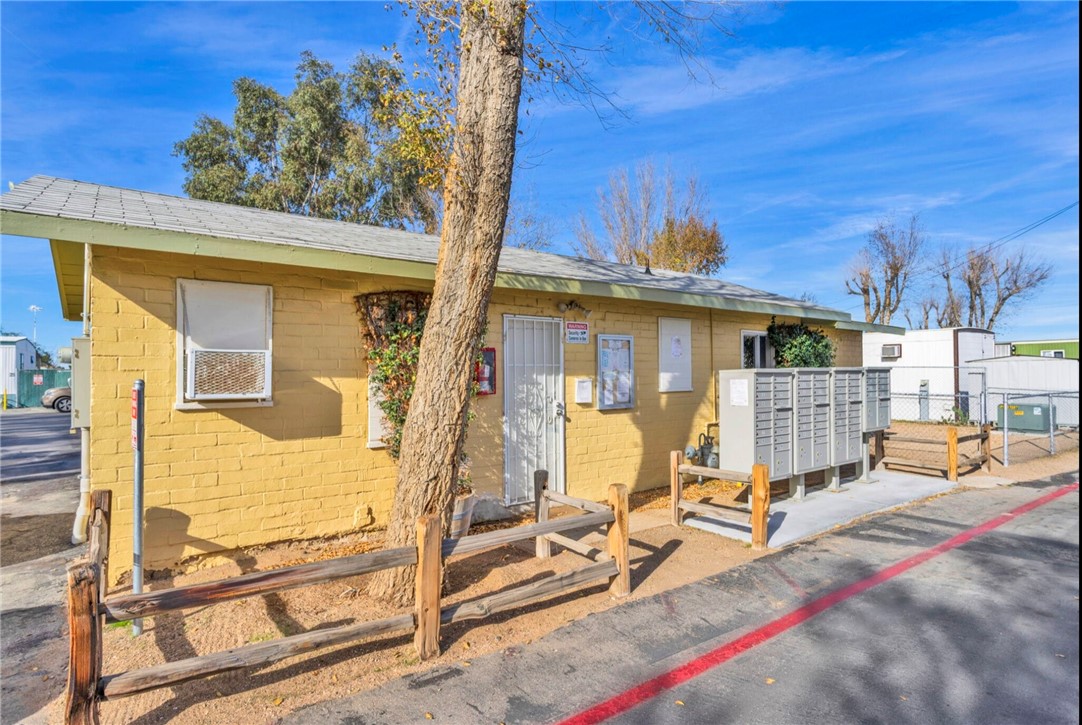 13892 Pioneer Road, Unit SPC 17 Apple Valley, CA 92307 - Photo 15 of 19