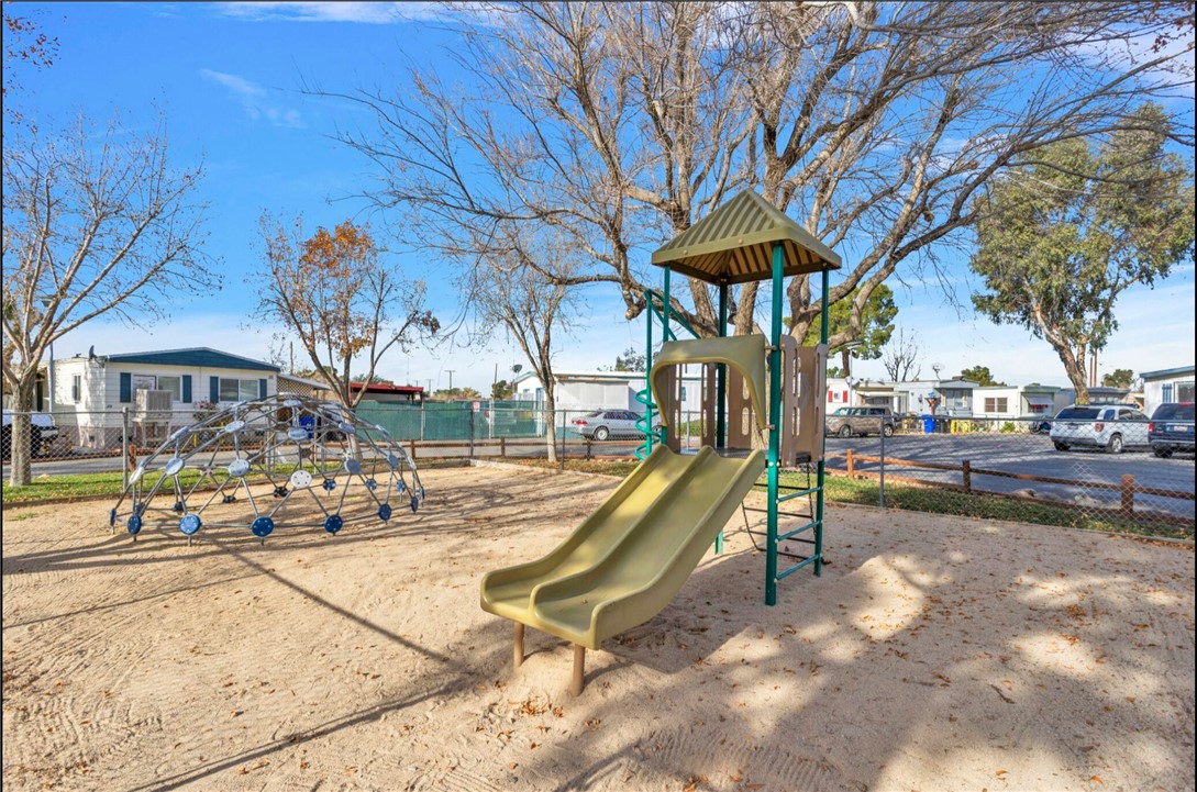 13892 Pioneer Road, Unit SPC 17 Apple Valley, CA 92307 - Photo 17 of 19