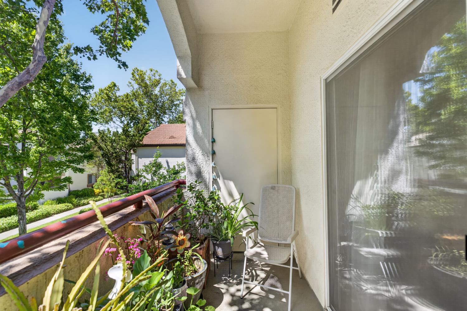 8020 Walerga Road, Unit 1140 Antelope, CA 95843 - Photo 28 of 37 a wooden balcony with outdoor space