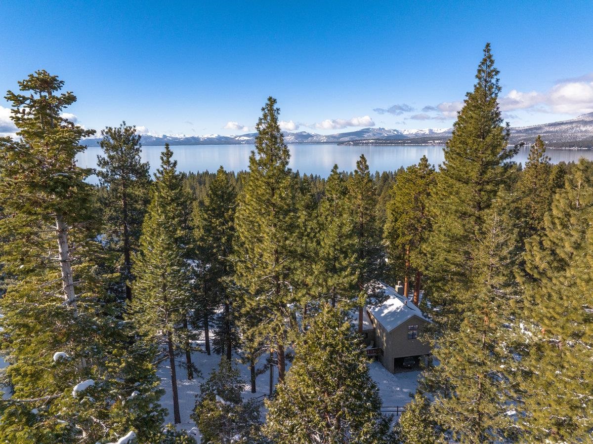 424 Chipmunk Street Kings Beach, CA 96143 - Photo 4 of 21 a view of a terrace with sitting area