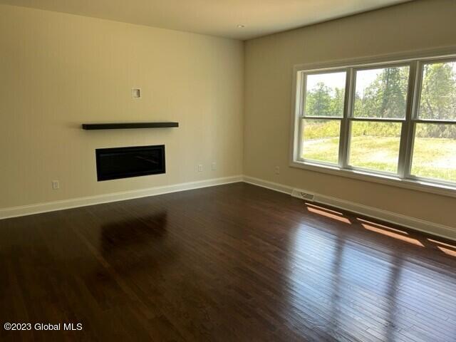 8 Sterling Ridge Colonie, NY 12211 - Photo 7 of 26 Living rm