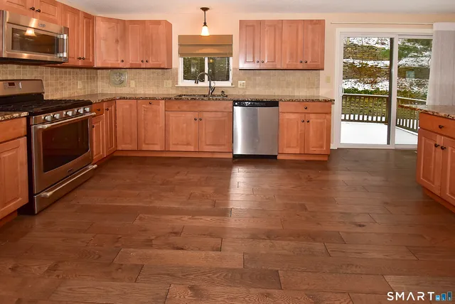 $269,900 | 49 Cliffside Drive, Unit B, Manchester, CT 06042