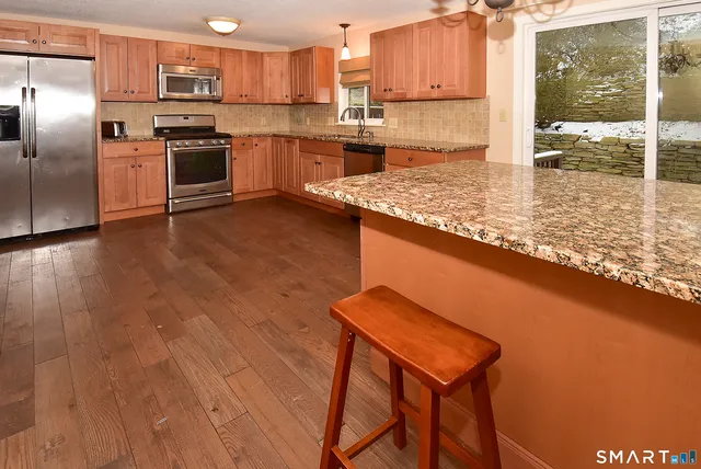 $269,900 | 49 Cliffside Drive, Unit B, Manchester, CT 06042