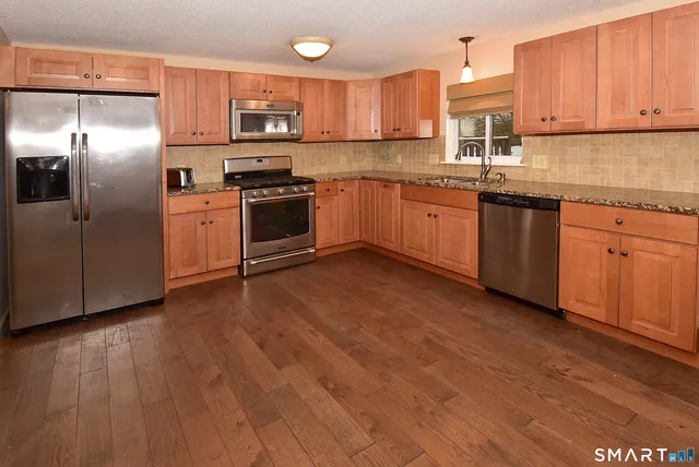 $269,900 | 49 Cliffside Drive, Unit B, Manchester, CT 06042