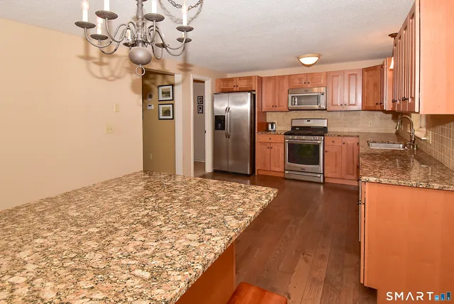 $269,900 | 49 Cliffside Drive, Unit B, Manchester, CT 06042