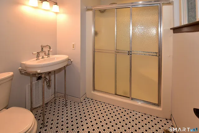 $269,900 | 49 Cliffside Drive, Unit B, Manchester, CT 06042