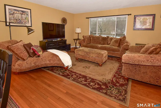 $269,900 | 49 Cliffside Drive, Unit B, Manchester, CT 06042