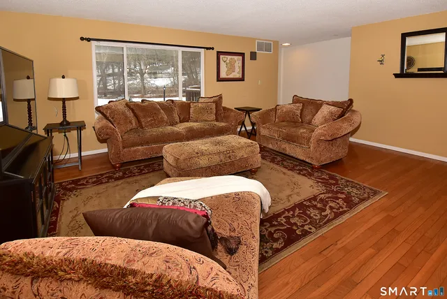 $269,900 | 49 Cliffside Drive, Unit B, Manchester, CT 06042