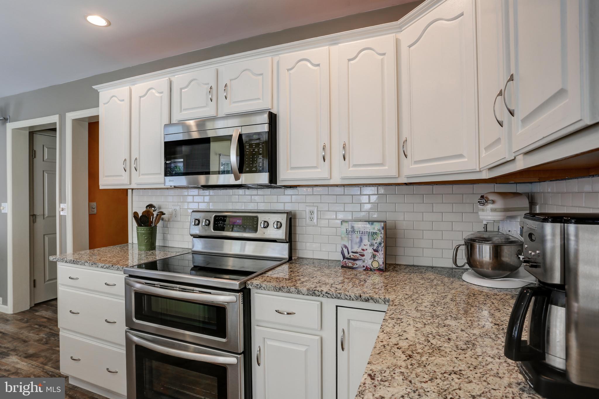 247 Browning Road Lancaster, PA 17602 - Photo 27 of 68 Check out the tile back splash.