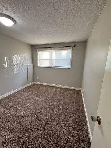 $975 | 932 Pius Lane, Davenport, IA 52722