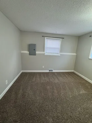 $975 | 932 Pius Lane, Davenport, IA 52722