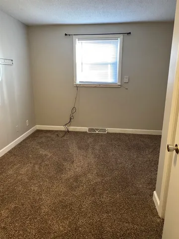 $975 | 932 Pius Lane, Davenport, IA 52722