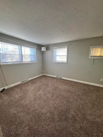 $975 | 932 Pius Lane, Bettendorf, IA 52722