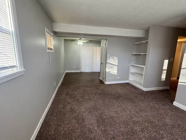 $975 | 932 Pius Lane, Bettendorf, IA 52722