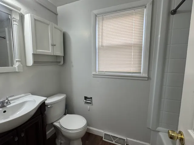 $975 | 932 Pius Lane, Davenport, IA 52722