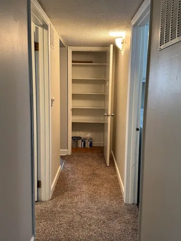 $975 | 932 Pius Lane, Davenport, IA 52722