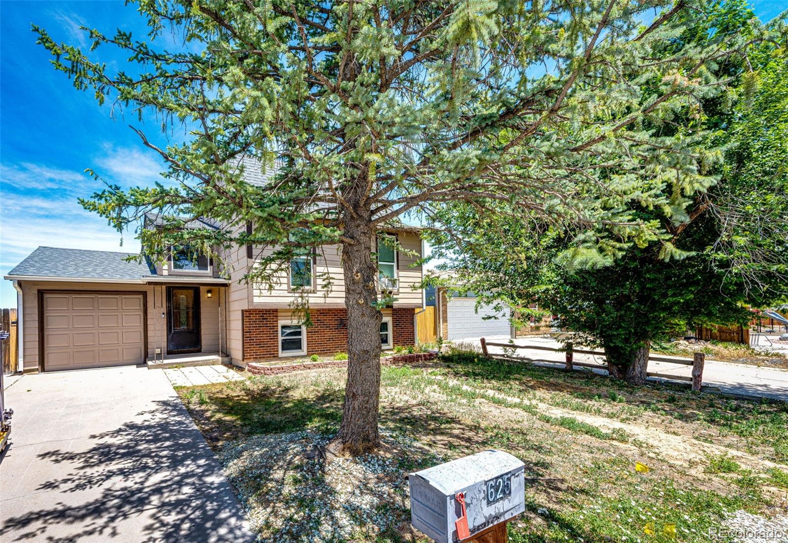 625 Madison Way Bennett, CO 80102 - Photo 3 of 40