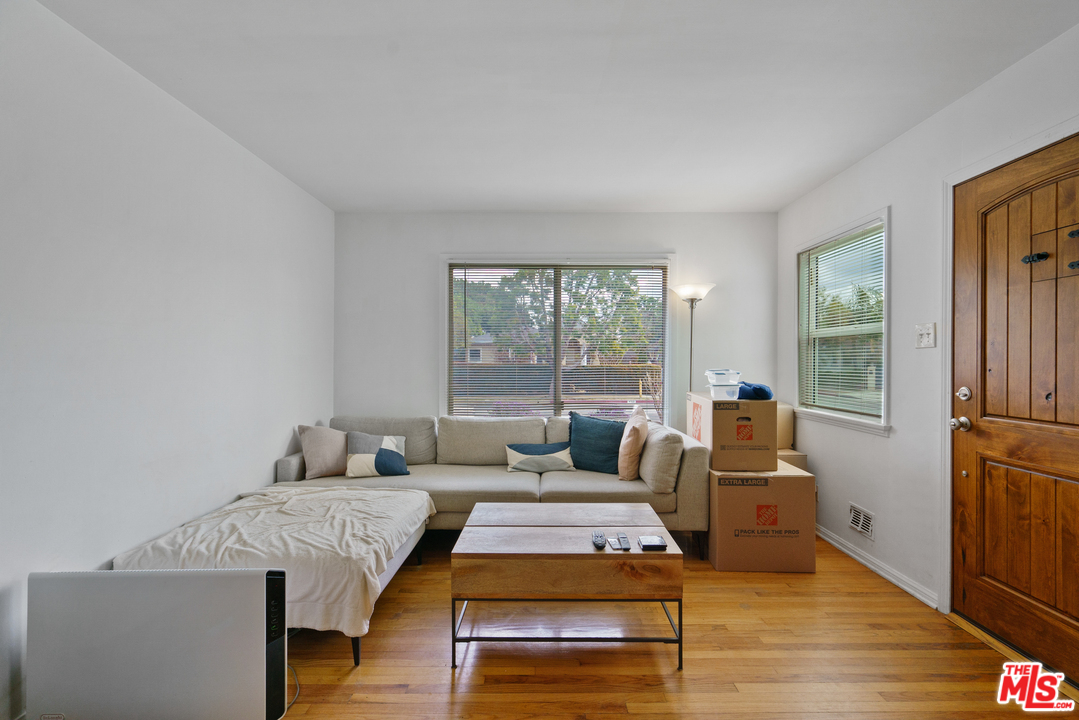 4161 Michael Avenue Los Angeles, CA 90066 - Photo 2 of 15