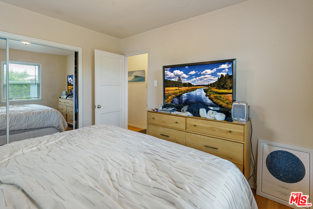 4161 Michael Avenue Los Angeles, CA 90066 - Photo 12 of 15