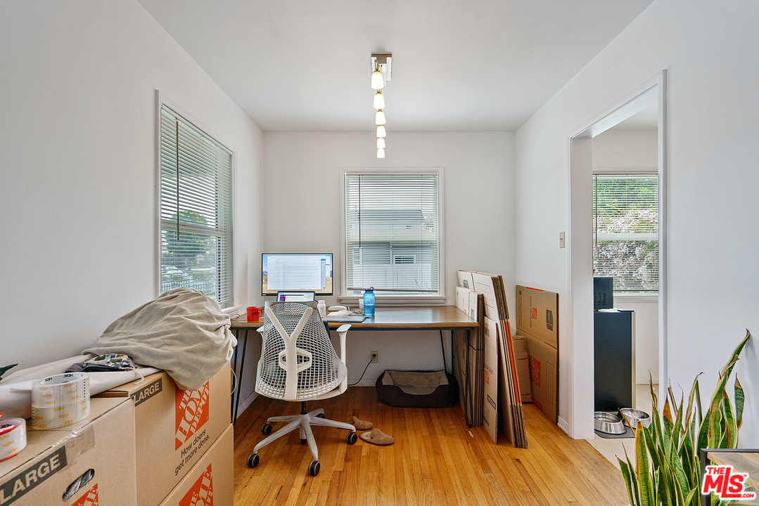 4161 Michael Avenue Los Angeles, CA 90066 - Photo 4 of 15