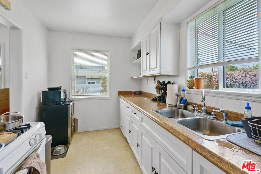 4161 Michael Avenue Los Angeles, CA 90066 - Photo 8 of 15